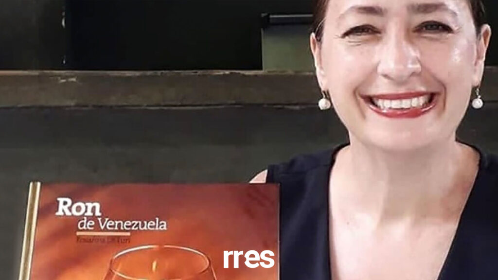 Rosanna Di Turi bautiza el libro Ron de Venezuela