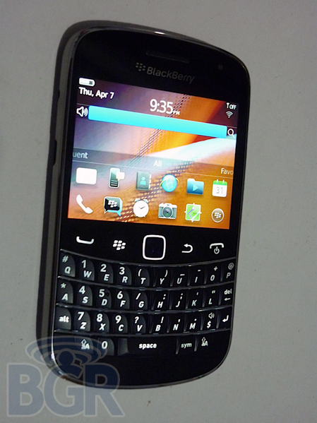 BlackBerry-Bold-Touch-9930110407150935