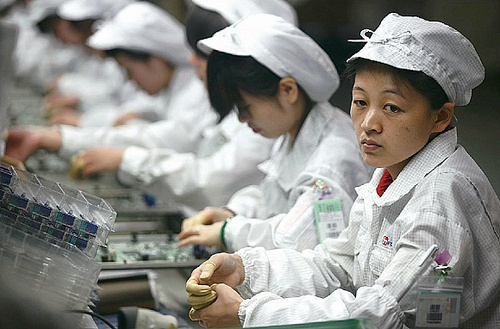 500x_4foxconn-workers