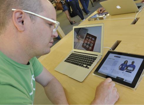 apple-stores-ipad-CH4OQF7-x-large
