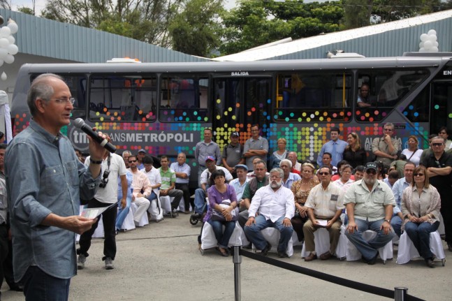 Alcalde-Ledezma-entrega-unidades-de-Transporte-TRANSMETROPOLI-3
