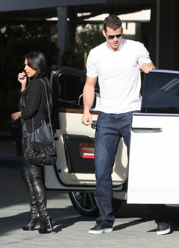 kim-kardashian-kris-humphries-bentley-01142011-20-820x1134 (1)