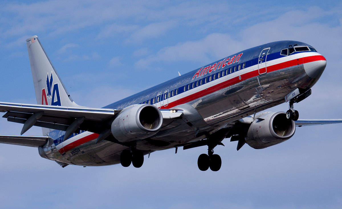 American Airlines comenzó a solventar suspensión de 2 vuelos