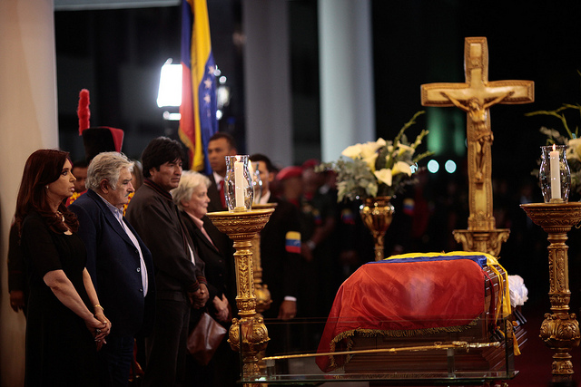 Algunos detalles controversiales tras bastidores en las exequias