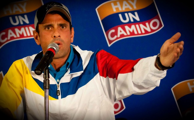 RUEDA-DE-PRENSA-HENRIQUE-CAPRILES-RADONSKI-FOTO-GUILLERMO-SUÁREZ-2