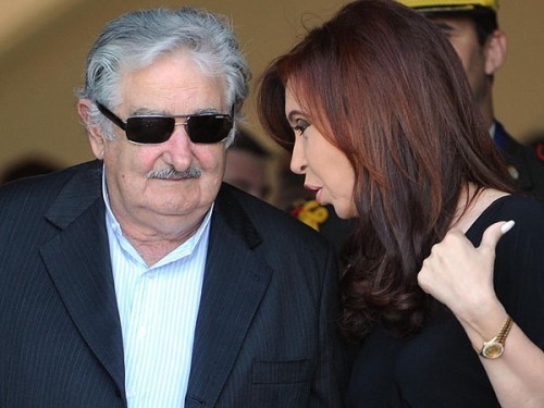 Néstor Kirchner: El tuerto, Cristina K:la vieja terca, dichos de Pepe Mujica tensan relaciones del sur