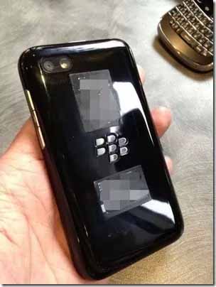 mas_imagenes_filtradas_del_blackberry_r10_suponen_una_bateria_no_exraible