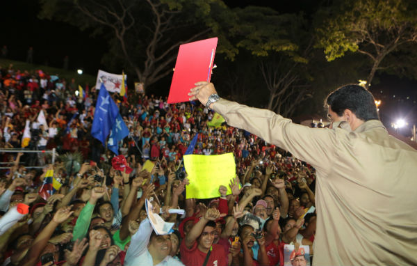 Maduro-con-la-Habilitante-en-Miraflores