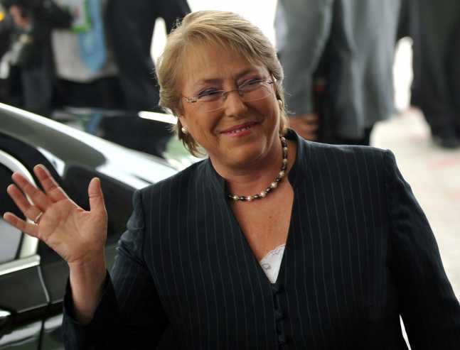 Chilean President Michelle Bachelet wave