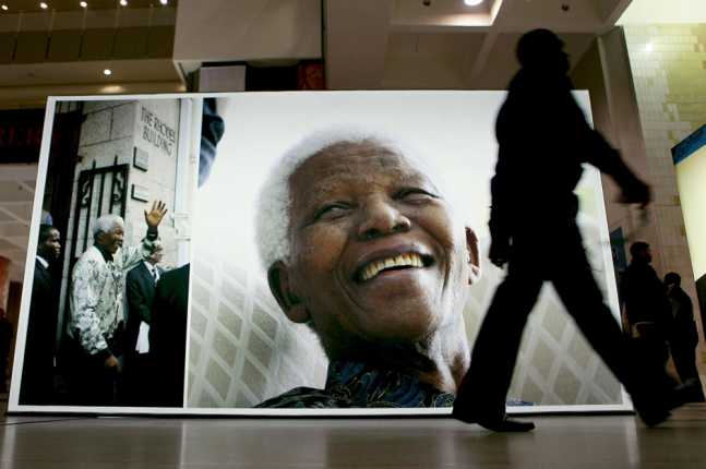130916-nelson-mandela-death-twitter