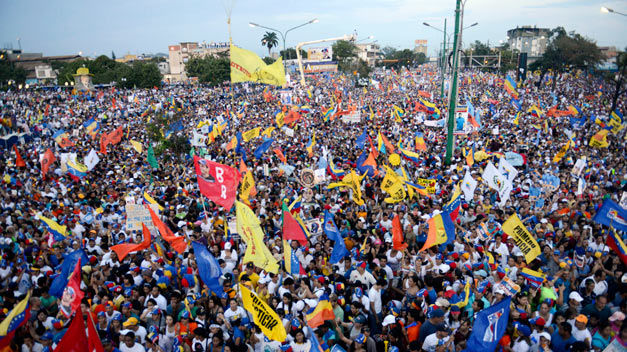 Seguidores-oposicion-venezolana-Enrique-Capriles_TINIMA20121005_0061_5