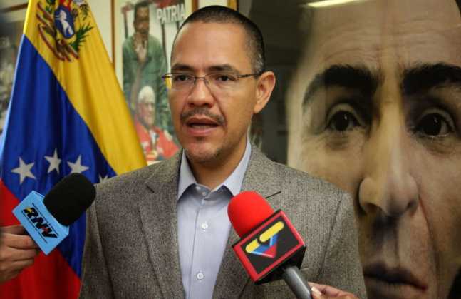 ministro-Ernesto-Villegas