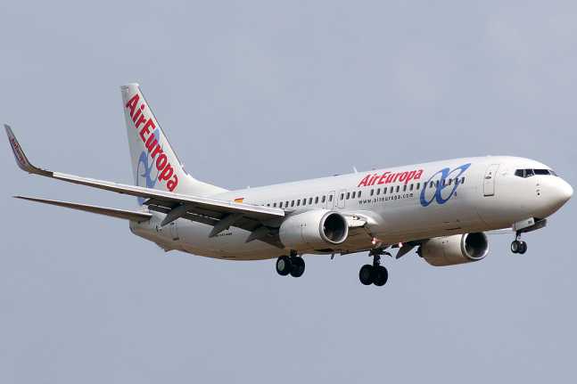 Boeing_737-85P_Air_Europa_EC-JBK_(1)