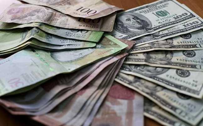 Bolivares y dólares