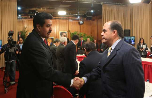 Mesa-Gobierno-oposicion-Foto-Nacional_NACIMA20140410_0191_3
