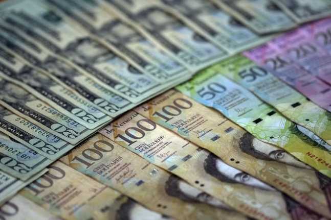 VENEZUELA-ECONOMY-DOLLAR
