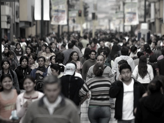 personascaminandocalle1
