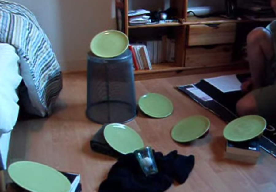 Con física, platos y Ping Pong este chico logra algo increíble (Video)