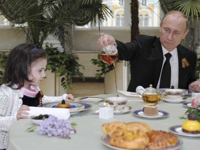 putin-hosted-a-lavish-tea-party-with-an-8-year-old-patient-of-the-rogachev-federal-research-and-clinical-center-of-pediatric-hematology-oncology-and-immunology