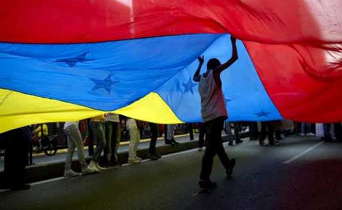 El escudo de todos: la política social en la Venezuela tricolor por Jesús “Chuo” Torrealba