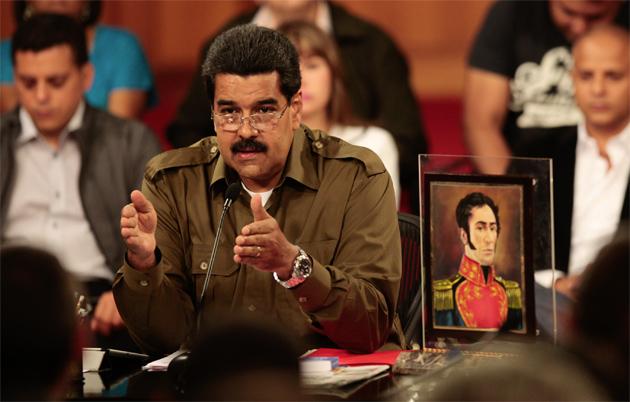 Maduro quedó vuelto añicos en el choque entre los Colectivos y el Ejército por Manuel Malaver