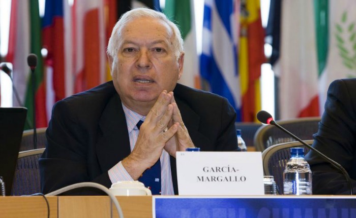 España anuncia que su embajador volverá “en las próximas horas” a Caracas