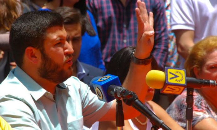 Smolansky: “La crisis económica no se resuelve a punta de aumentos salariales”