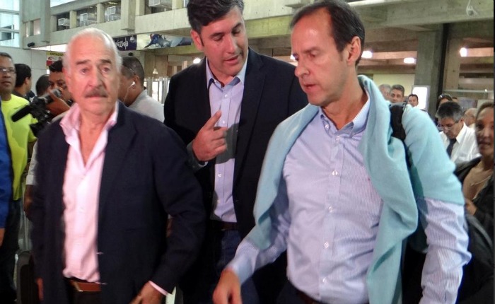 pastrana y quiroga llegan a venezuela
