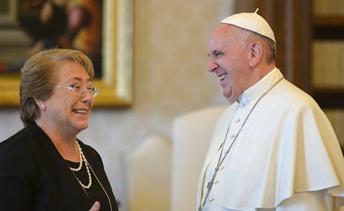 Papa y Bachelet conversan sobre pobreza, familia y política en el Vaticano