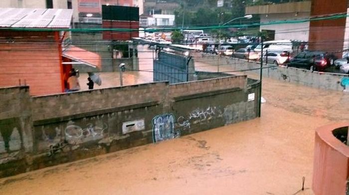 Esta noche continúan las lluvias en regiones central y occidental