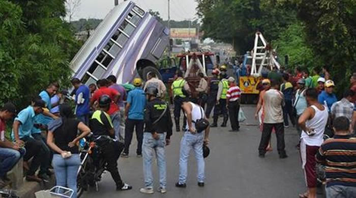 En Tocuyito robaron a 17 pasajeros lesionados por accidente
