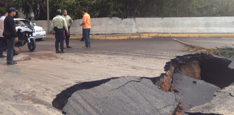 Smolansky culpa a Hidrocapital por inundaciones en edificios de El Hatillo
