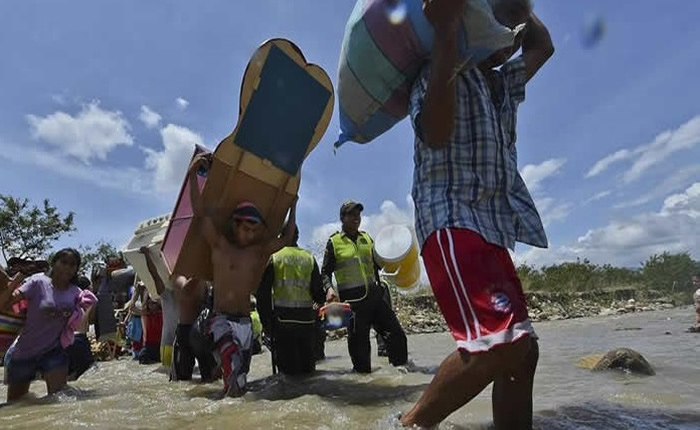 [Imágenes] Ante crisis fronteriza, 1.500 colombianos dejarán Venezuela por cuenta propia