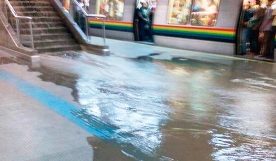 Mira cómo se inundó la estación Mercado del Metro de Caracas