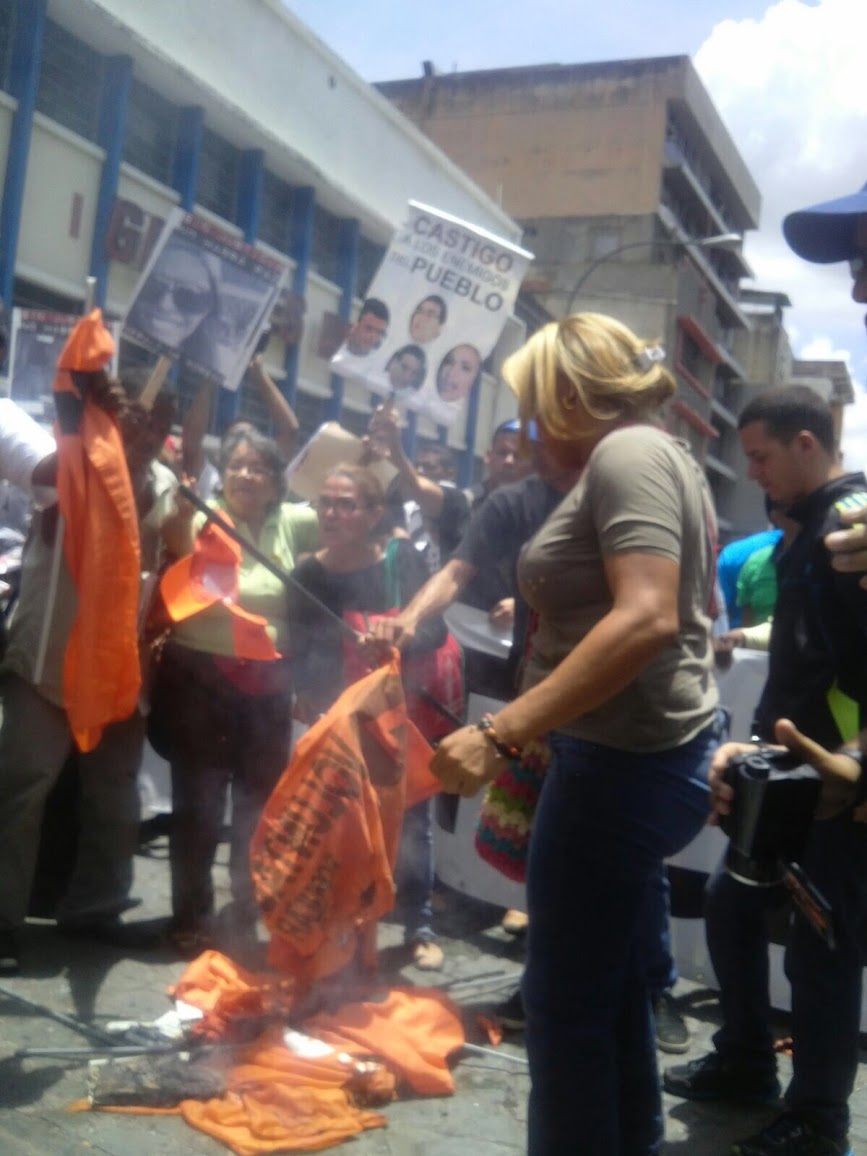 Activista Juan Andrés Mejías da detalles sobre la agresión de oficialista en el Palacio de Justicia