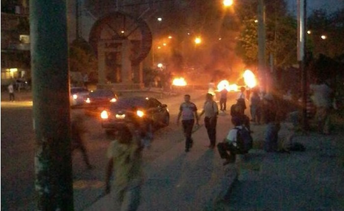 Segundo día de protesta nocturna en Guarenas