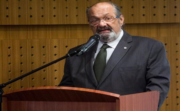 El embajador y representante de Uruguay en Unasur, Óscar Ramos, habla durante la instalación de la misión de observadores internacionales para los próximos comicios parlamentarios,