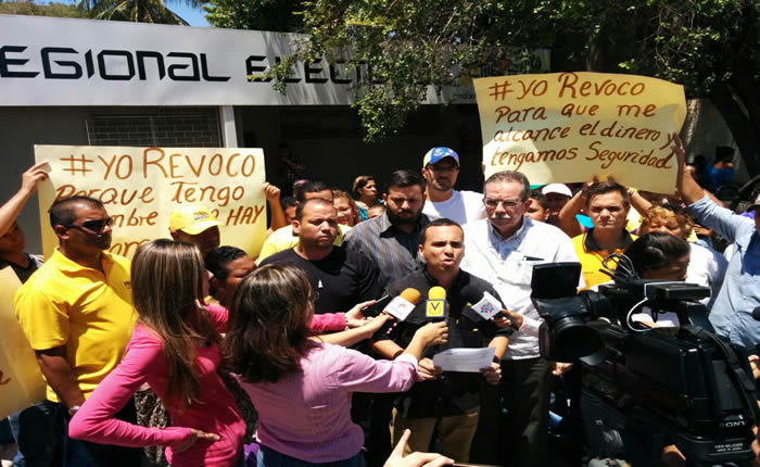 Unidad se concentró en los CNE regionales para pedir revocatorio