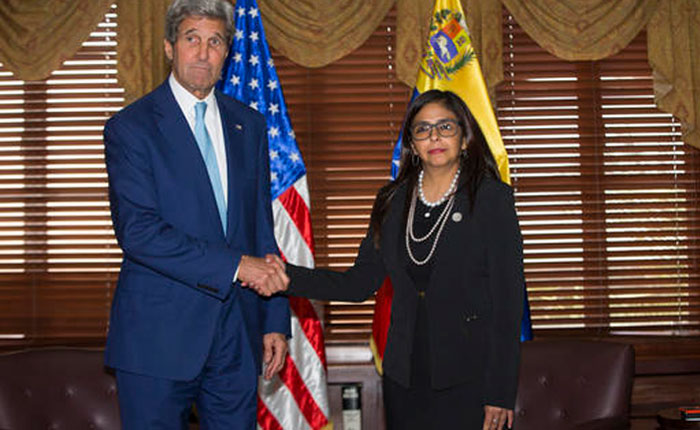 Kerry habló, Delcy le respondió y Almagro la acorraló