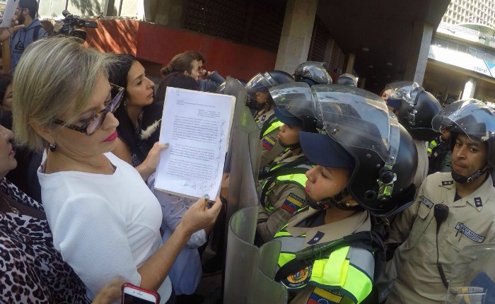 Diputadas pidieron en el CNE fecha de la recolección del 20% de firmas para el revocatorio