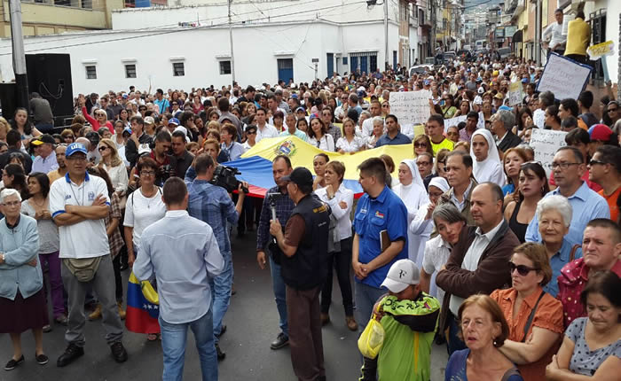 [Imágenes] Mérida rechazó bochornosa actuación de colectivos armados contra seminaristas