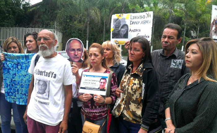 Familiares de presos políticos piden a mediadores constatar estado de salud de los recluidos