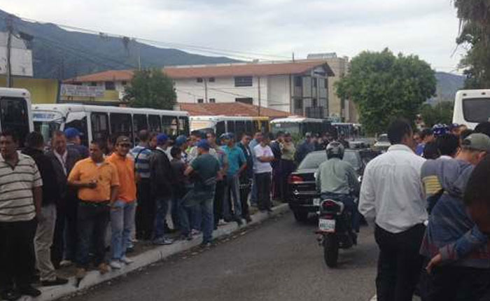 Mérida cumple tres días sin transporte público