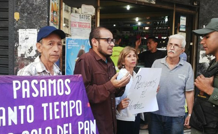 Vecinos de La Candelaria protestaron por escasez de pan