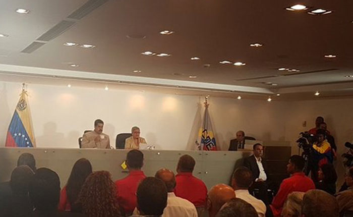 Maduro entregó al CNE decreto para activar Asamblea Constituyente
