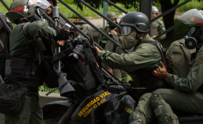 GNB sigue enfilando contra periodistas durante manifestaciones