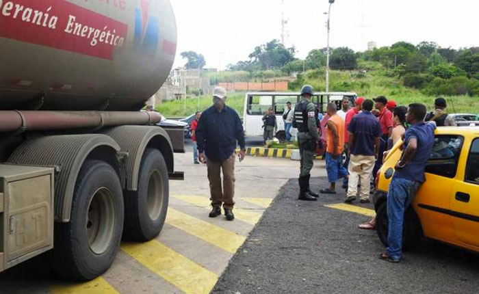Escasez de gasolina en Los Andes es culpa de las sanciones, dice Pdvsa