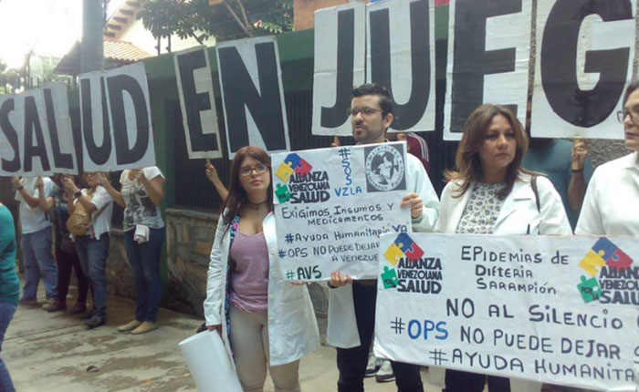 Médicos protestaron frente a la OPS por la crisis de salud