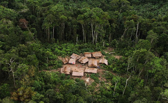 Indígenas de Amazonas viajan a Colombia buscando cura para paludismo
