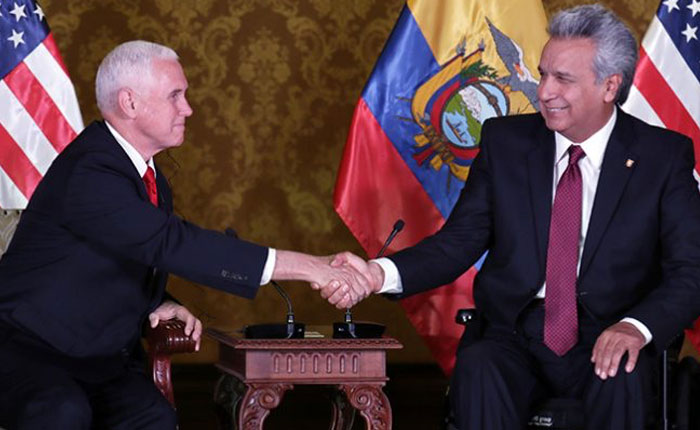 Mike Pence exhorta a presidente de Ecuador enfrentar “colapso de Venezuela”